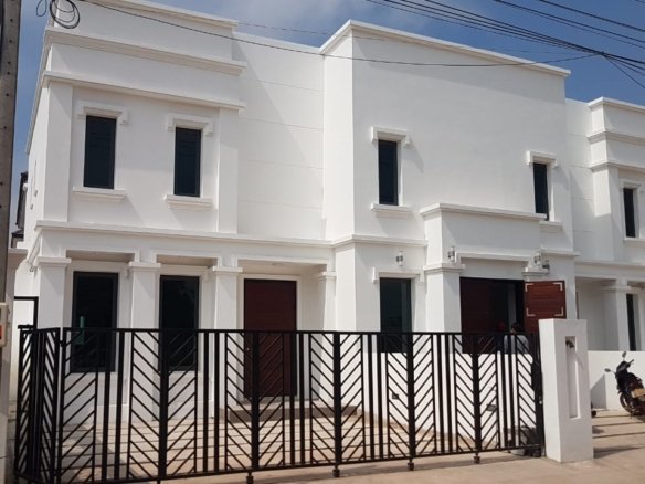 5102 – New town house near Wattay International Airport and Xangjieng Shopping Mall for rent or sale