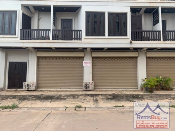 3524-Nice Shop house next to main road for rent