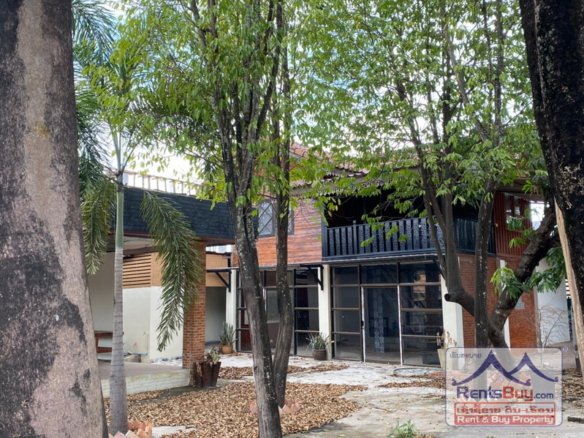 5353- House with warehouse for rent not far form That Luang Lake