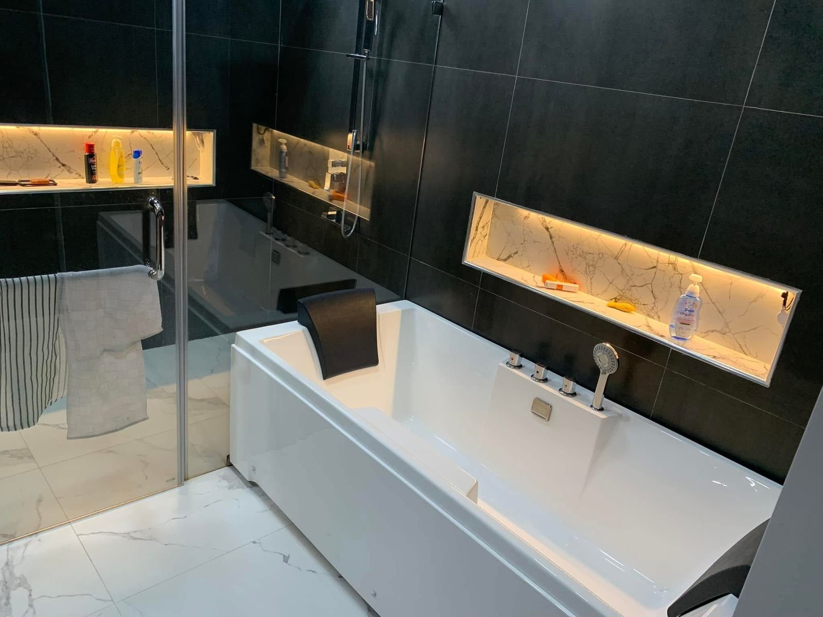 WhatsApp Image 2025-01-06 at 14.22.24_25dde962 5428-House for rent with fully furnished not far from Setthathirath Hospital