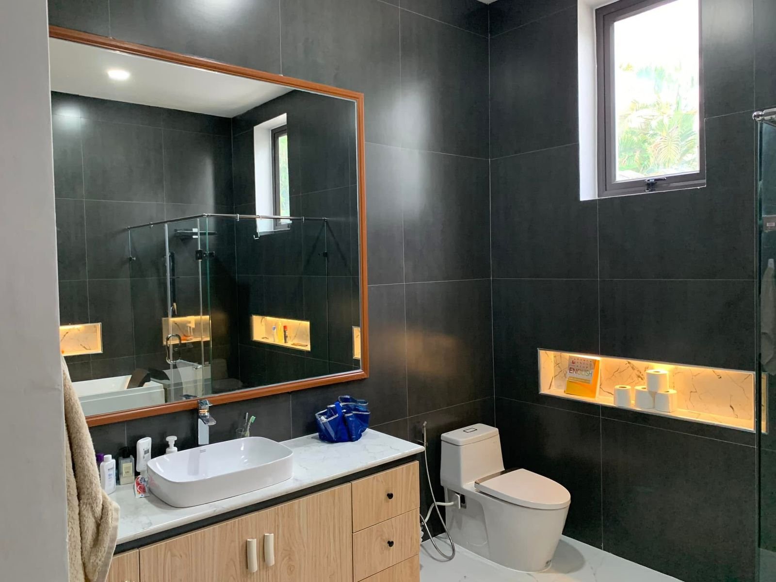 WhatsApp Image 2025-01-06 at 14.22.25_889758eb 5428-House for rent with fully furnished not far from Setthathirath Hospital
