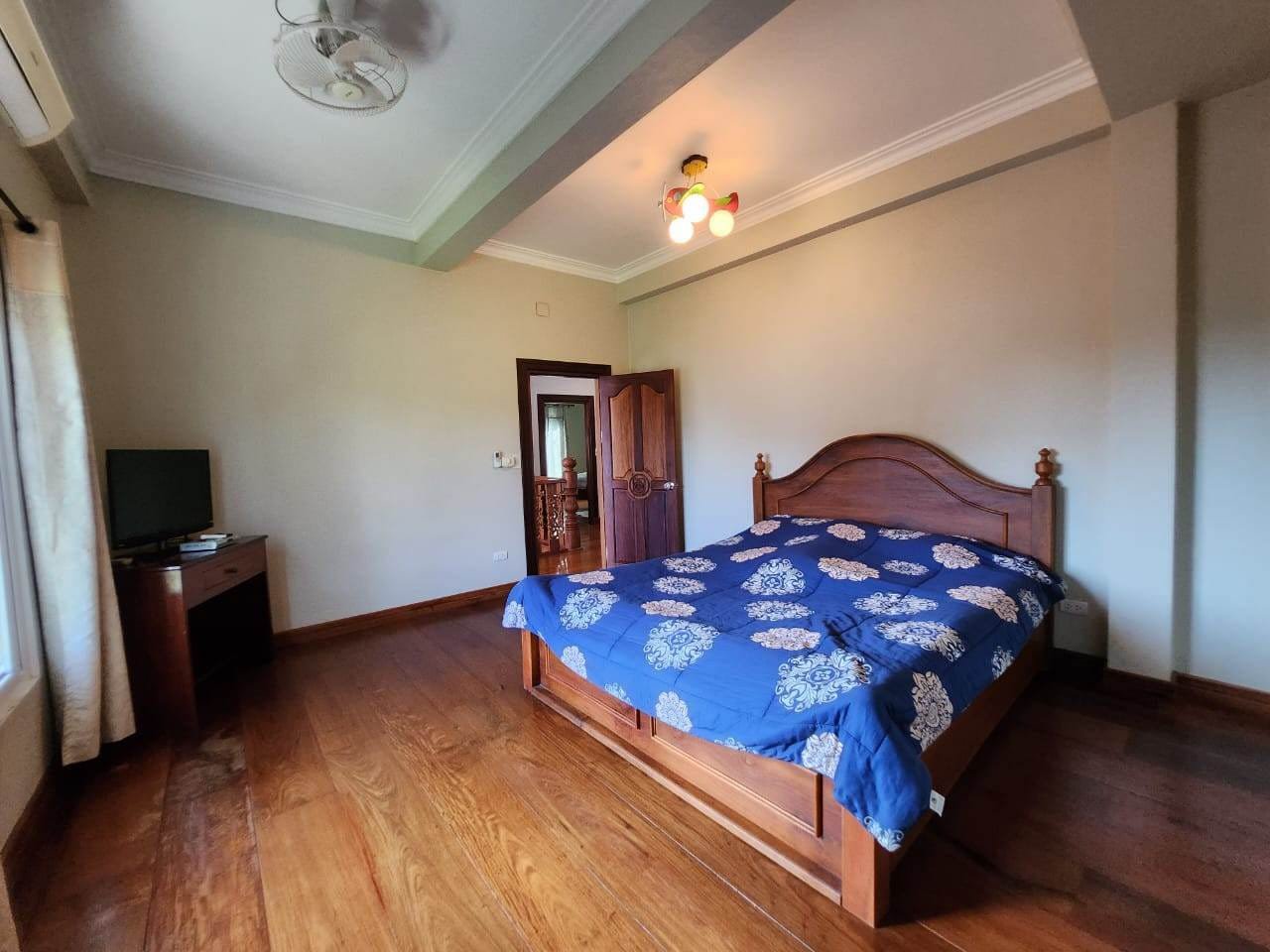 10 5519-Villa house in the city center for rent near Lao American College.