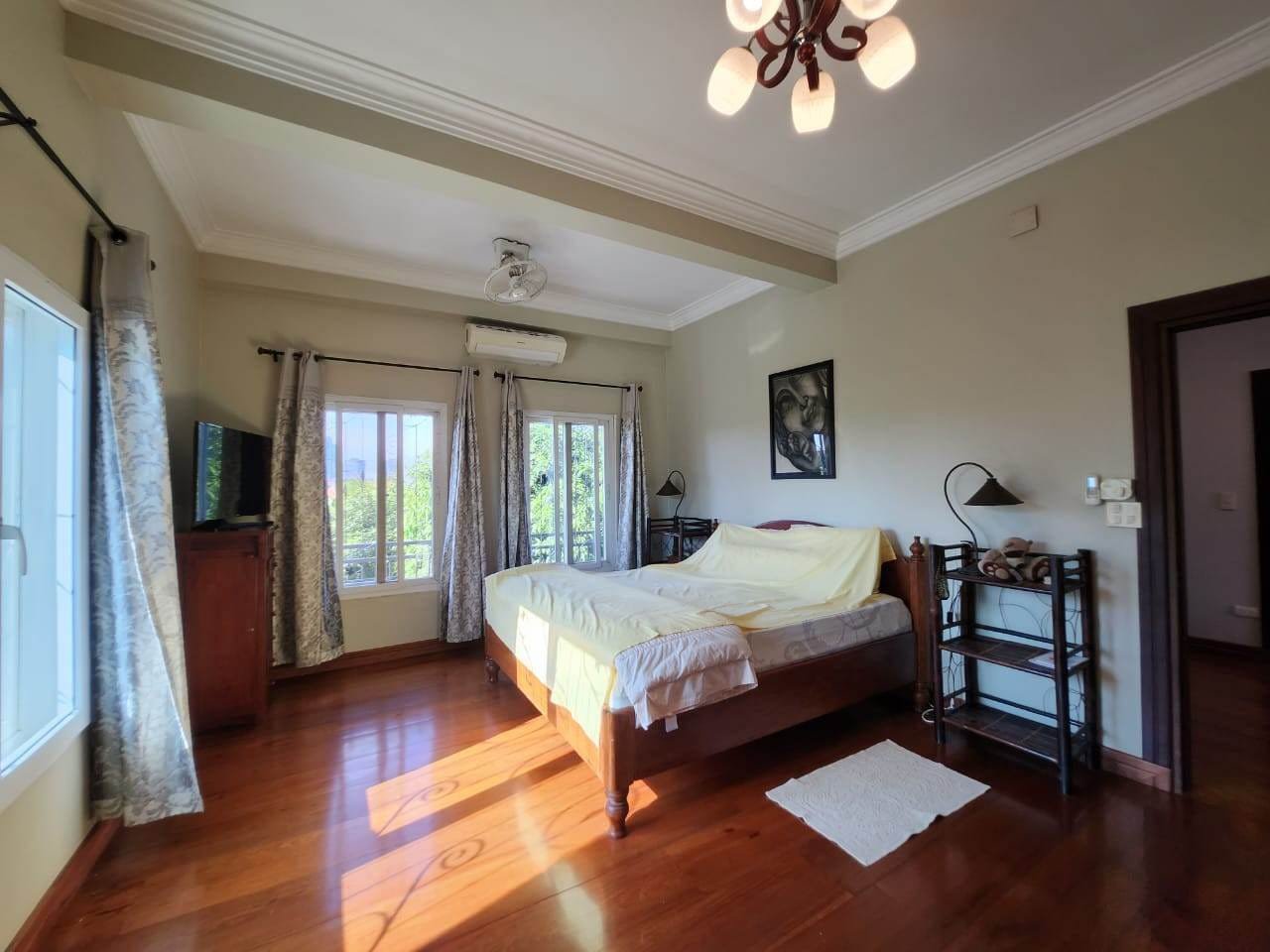 12 5519-Villa house in the city center for rent near Lao American College.