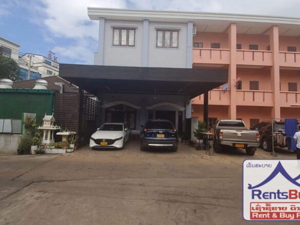 5429- Townhouse in the city center for rent near Patuxay Park