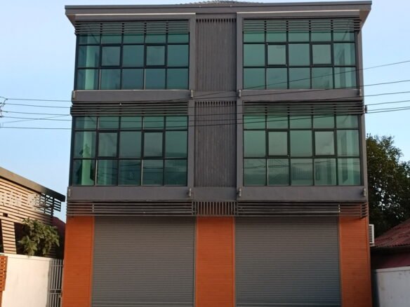 5399-New commercial building for rent in Chanthabuly  District near Dondeng Inter Golf.