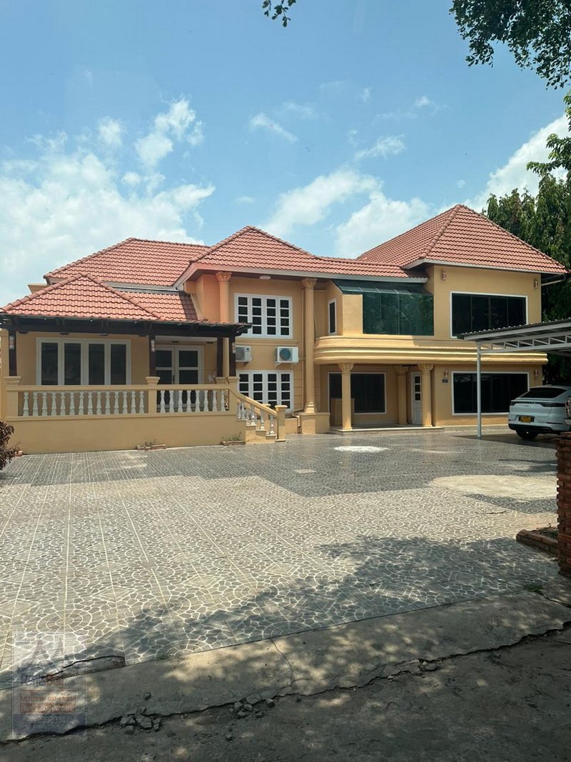 House for ren16 (2) 5547- The classic and roomy house near Thatluang Marsh Economic zone and Lao ITECC Shopping Mall