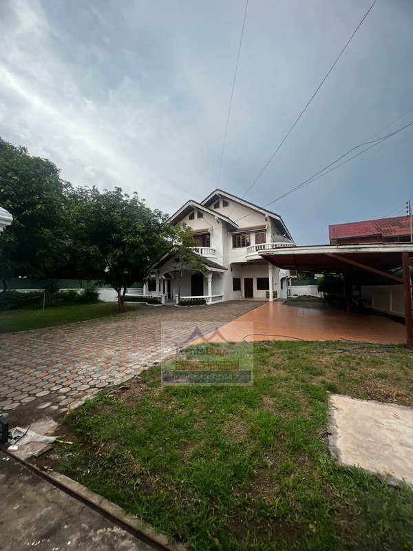5563-Fully furnished 2 Storey House with large garden and Balcony for rent