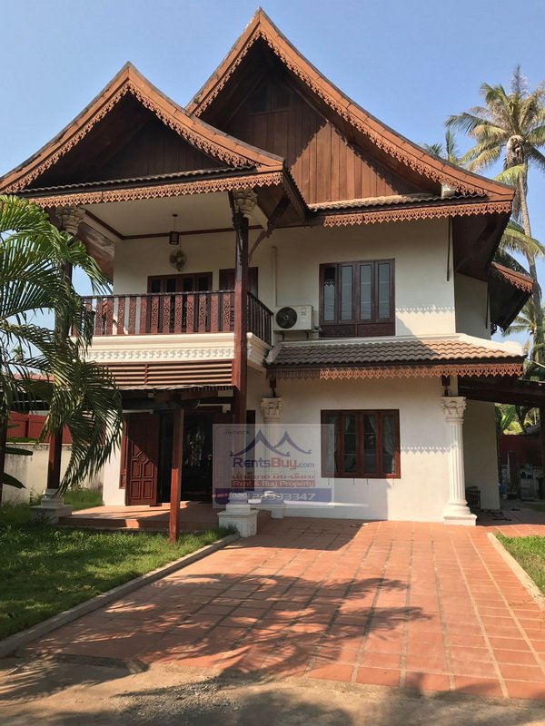 VillaHouseWatnak09 5559-Lao Style Villa House with Garden for rent
