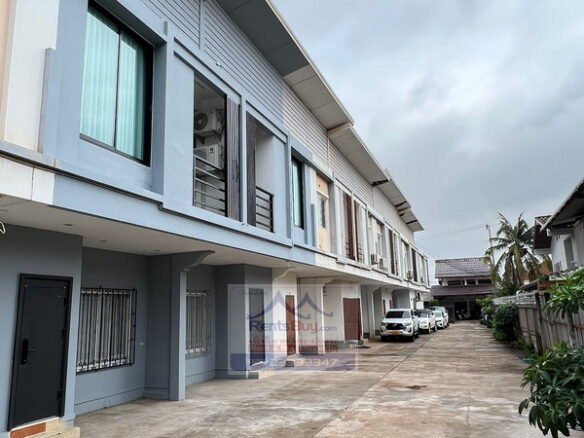 5544-New Town House close to Thatluang Stupa for rent.
