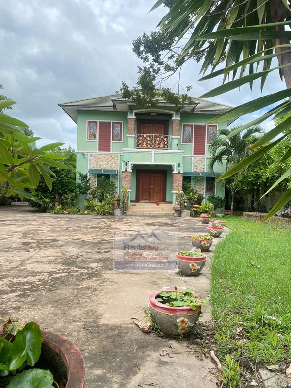01 5624-Lovely Two Storey House Close to Wattay International Airport for rent.
