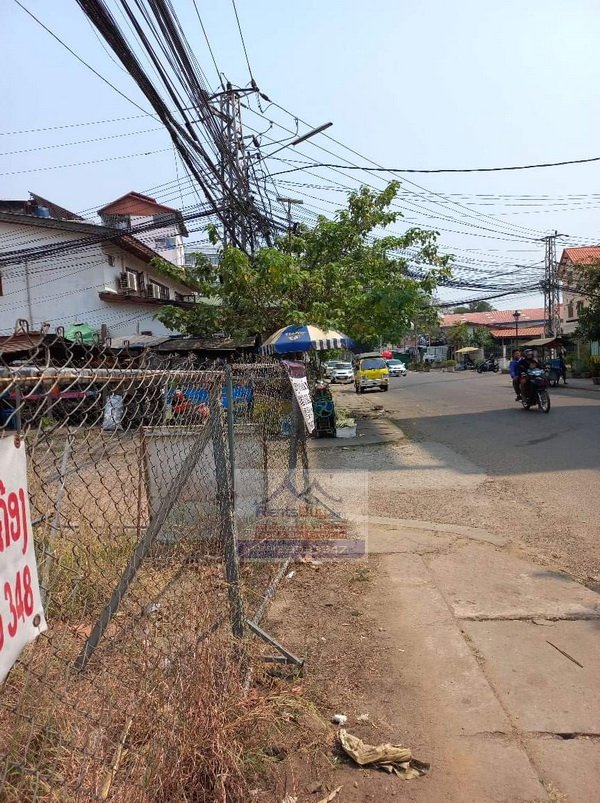 5654-Vacant Land in City Center close to That Dam Stupa and Mekong River for sale.