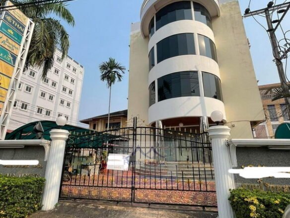 5632-Commercial office building close to Patuxay Monument and Ministry of Foreign Affairs for rent.