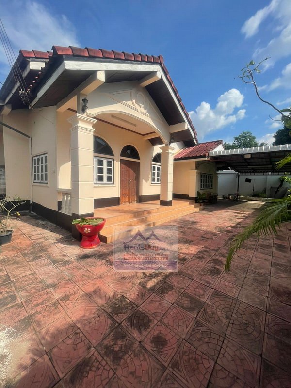 5644- Lovely House Close to VIS-Vientiane International School and 103 Military Hospital for rent.