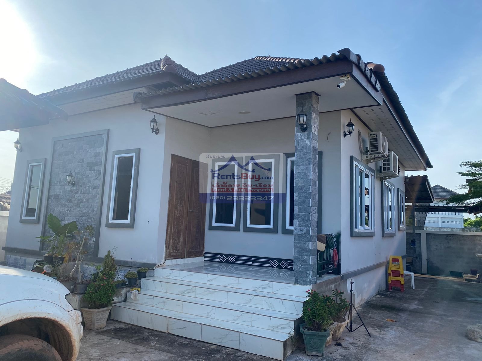 5739 – The affordable and well-maintained house for rent near Dongkhamxang University in Vientiane prefecture.