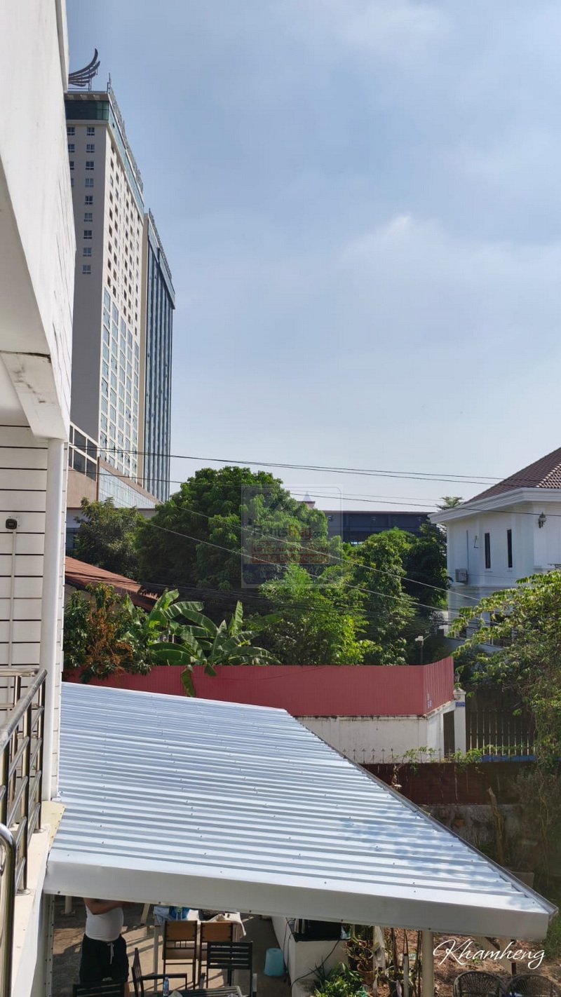 5724 – Modern and cozy apartment for rent near Thatluang Park.