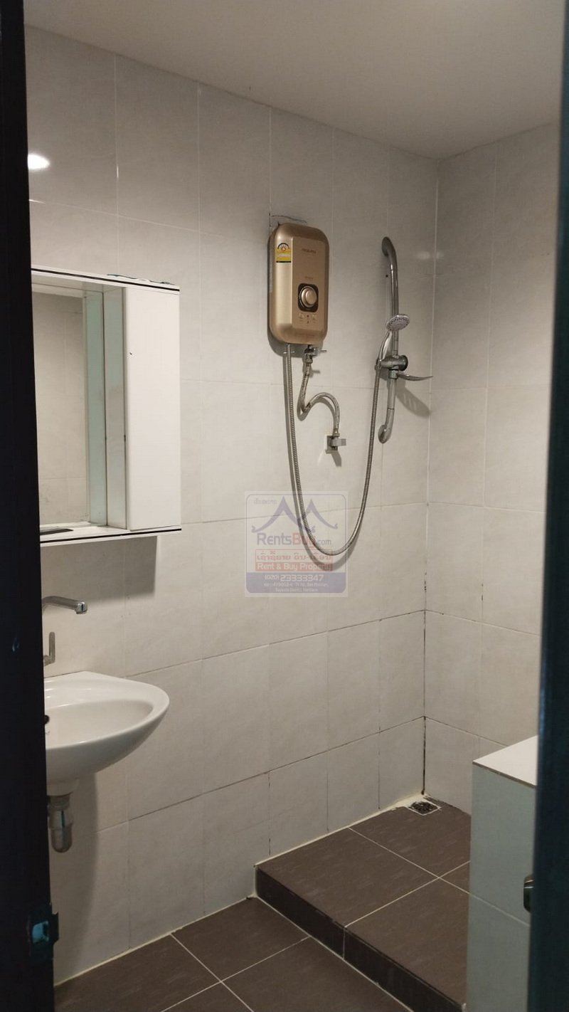 5724 – Modern and cozy apartment for rent near Thatluang Park.