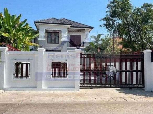 5781 – The stunning 2-story modern house for rent, located less than 4km from major educational institutions.