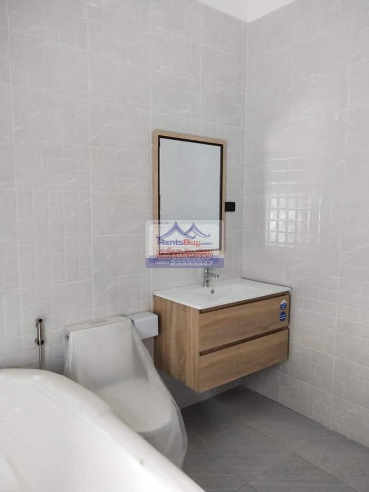 5829 – The modern townhouse complex for rent, Situated near the Embassy of Japan and the iconic Golden Stupa Thatluang.