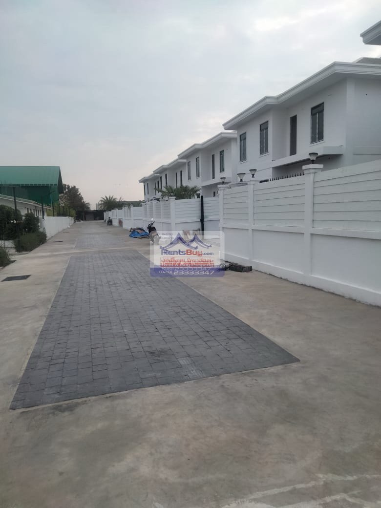 5829 – The modern townhouse complex for rent, Situated near the Embassy of Japan and the iconic Golden Stupa Thatluang.
