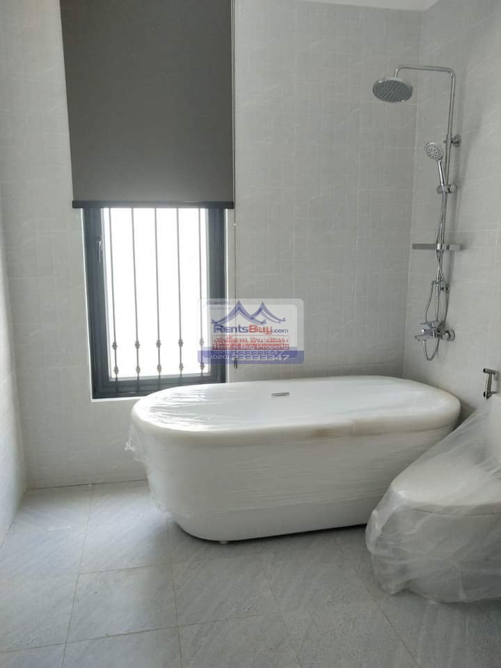5829 – The modern townhouse complex for rent, Situated near the Embassy of Japan and the iconic Golden Stupa Thatluang.