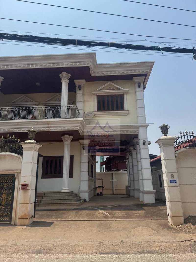 Houserent01 2514 – The stunning 2-story house offers an exceptional living experience, perfectly suited for those seeking comfort, space and convenience.