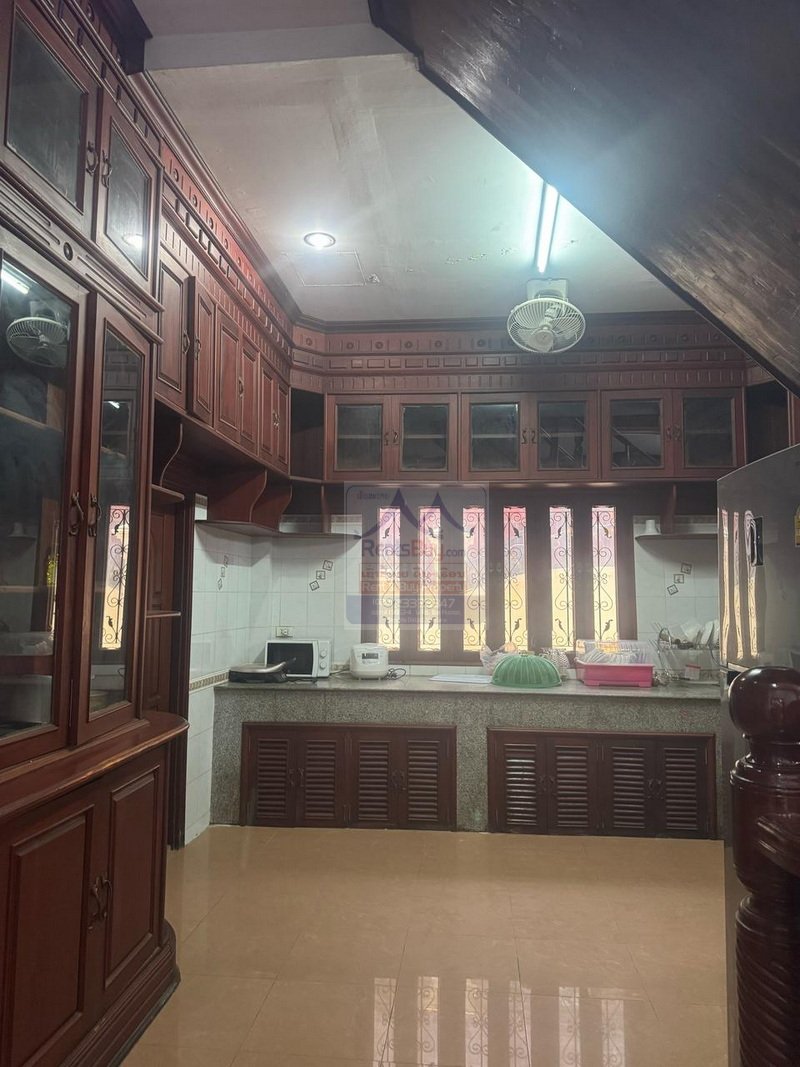Houserent04 2514 – The stunning 2-story house offers an exceptional living experience, perfectly suited for those seeking comfort, space and convenience.