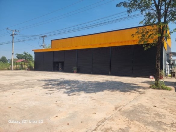 5881 – The expansive warehouse for rent, located near both of the Southern Bus Terminal and the Lao-China Railway ticket office.