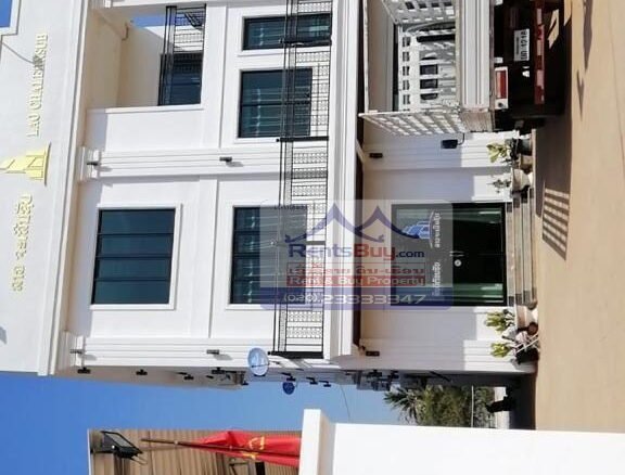 5889 – The modern masterpiece 3-story shophouse for sale, located just a short drive away from Sang Jiang Chinese Market and Chinatown.