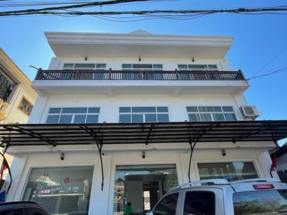 5943 – The multi-functional 3-floor shophouse for rent. Situated near the esteemed Donechanpalace Hotel and Landmark Mekong Riverside Hotel.