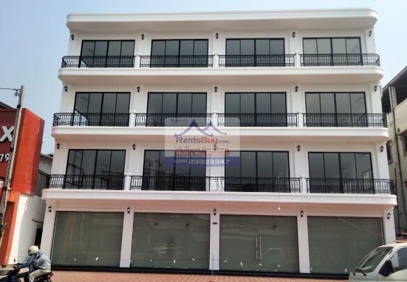 6036 – The commercial space for rent, located near Patouxay Monument and Thatluang Golden Stupa.