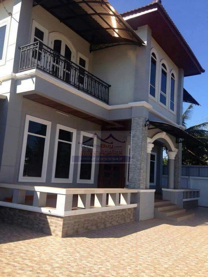 6061- Need a large, furnished house with ample parking near University of Laos?