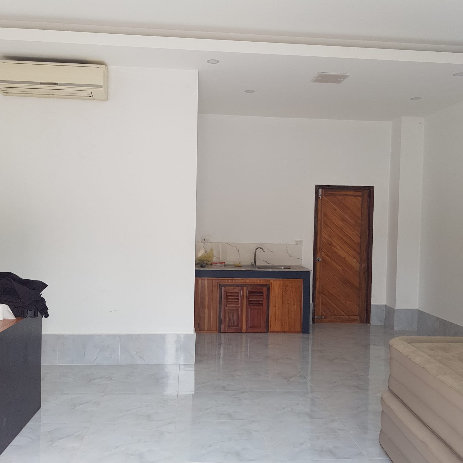 WhatsApp Image 2025-03-17 at 15.08.24_c4f4b449 6064-A convenient location close to amenities, or a vibrant Lao community atmosphere of the stunning 3-storey house near Thatluang Stupa