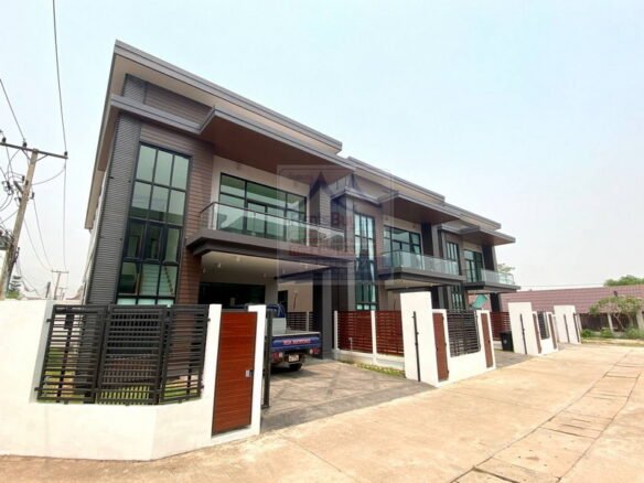 6122-Luxurious Townhouses for Rent or Sale near Thatluang Stupa