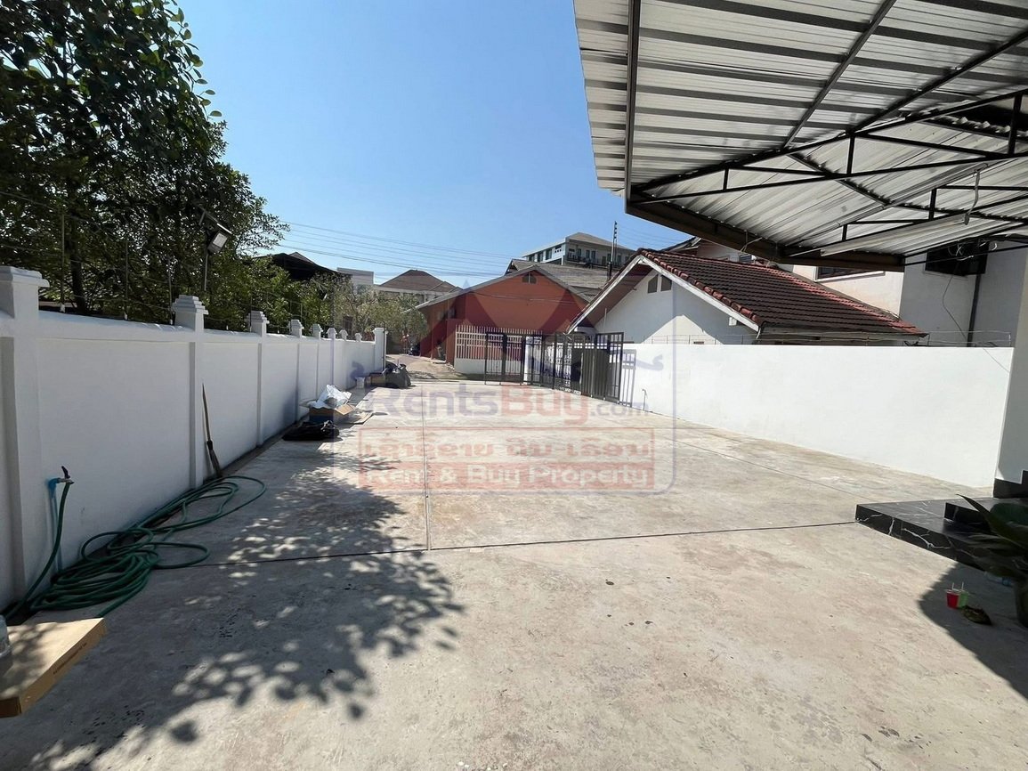 6276-The spacious villa in Wattay Noi offers a convenient and comfortable living space near Wattay International Airport.