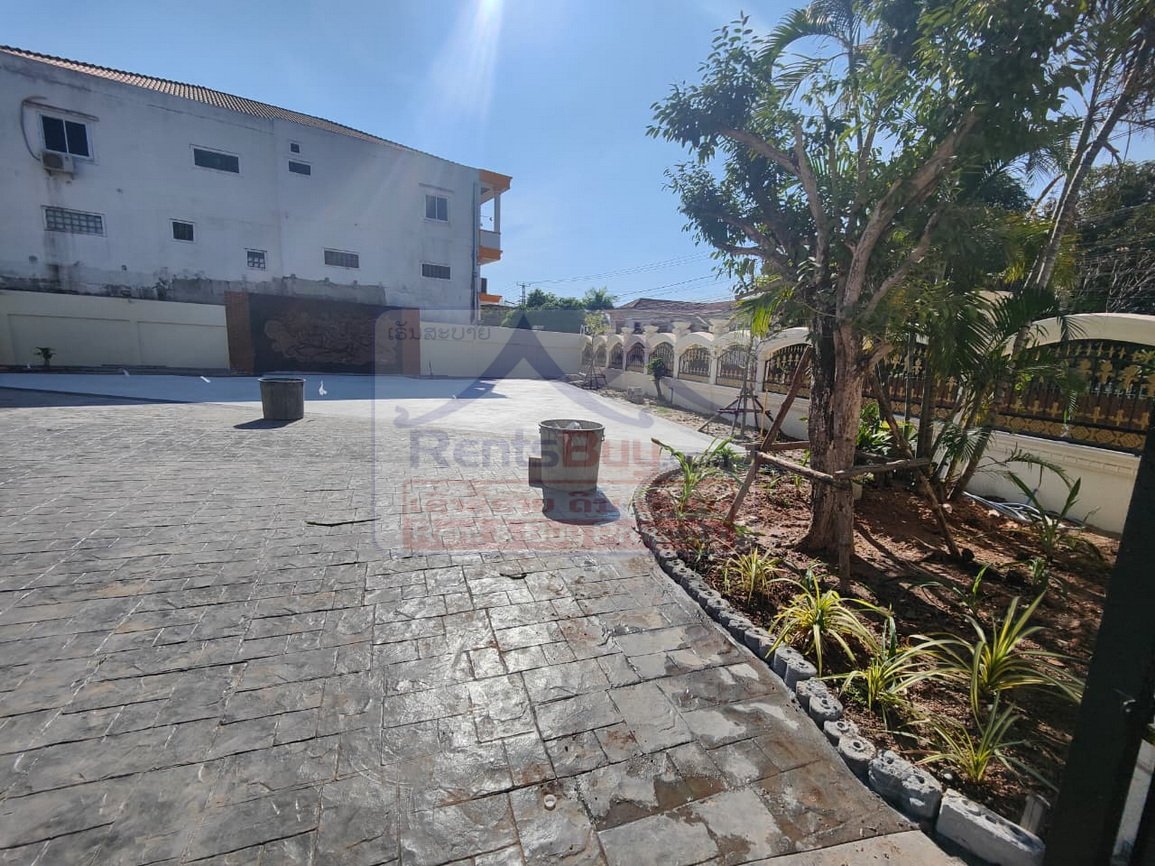 houseforrent16 6286-Discover the epitome of luxury living in this magnificent rental house, nestled within the enchanting landscapes of Xaysetha district.