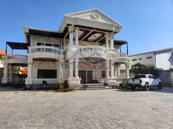 6286-Discover the epitome of luxury living in this magnificent rental house, nestled within the enchanting landscapes of Xaysetha district.