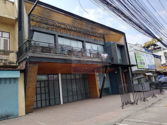 6308-Prime Row House for Rent: Ideal for Restaurant or Office