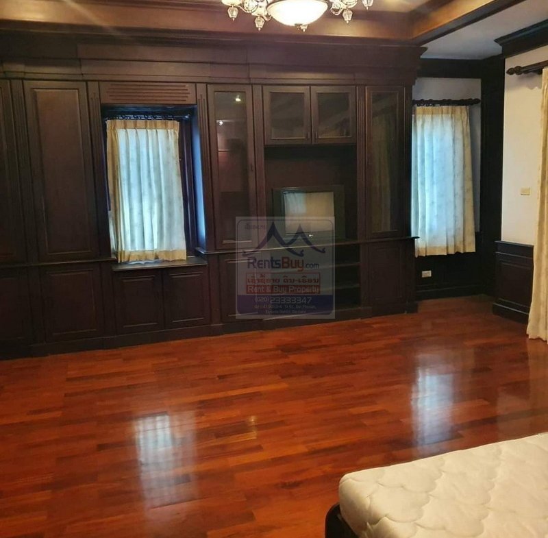 800