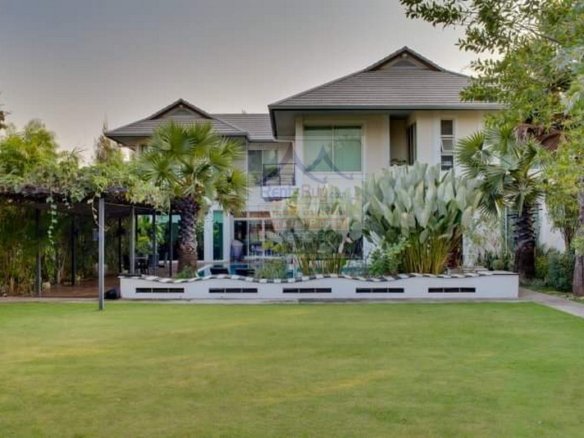 6305-A Luxurious Retreat in Vientiane’s Diplomatic Quarter with a pool for rent