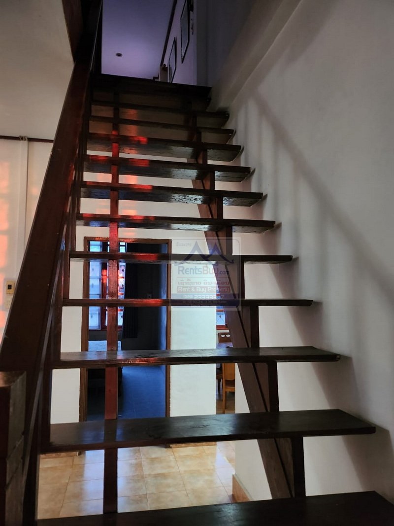 6314-This house offers a harmonious blend of traditional Lao architecture and contemporary comforts, creating an inviting and peaceful atmosphere