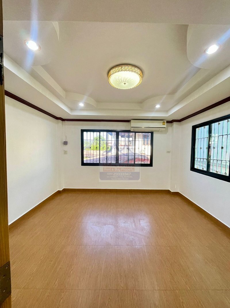 6355-Commercial Building in Prime Location for rent or sale