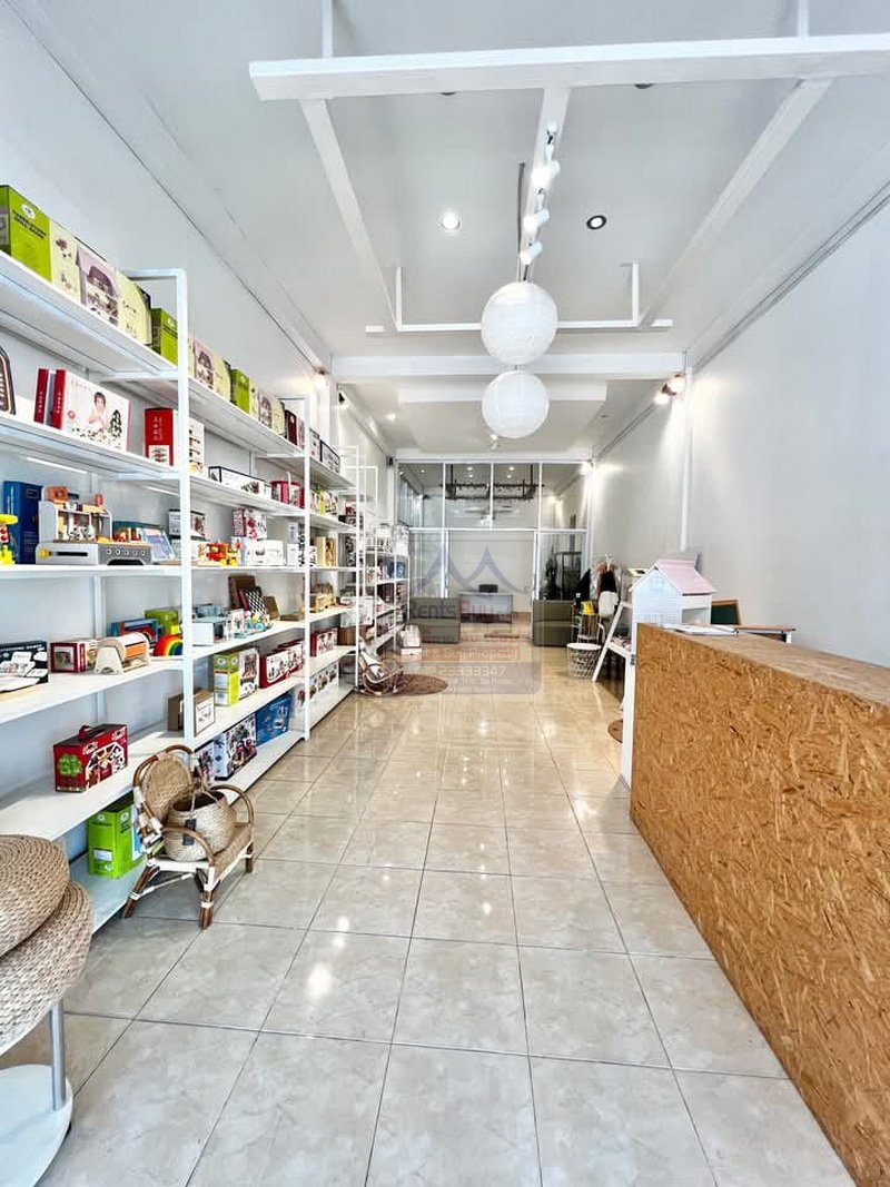 6370- A perfect retail space to start or expand your business is now available for rent!
