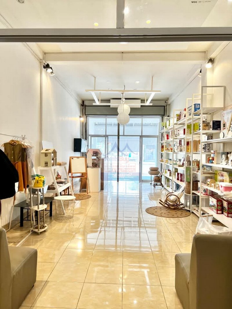 6370- A perfect retail space to start or expand your business is now available for rent!
