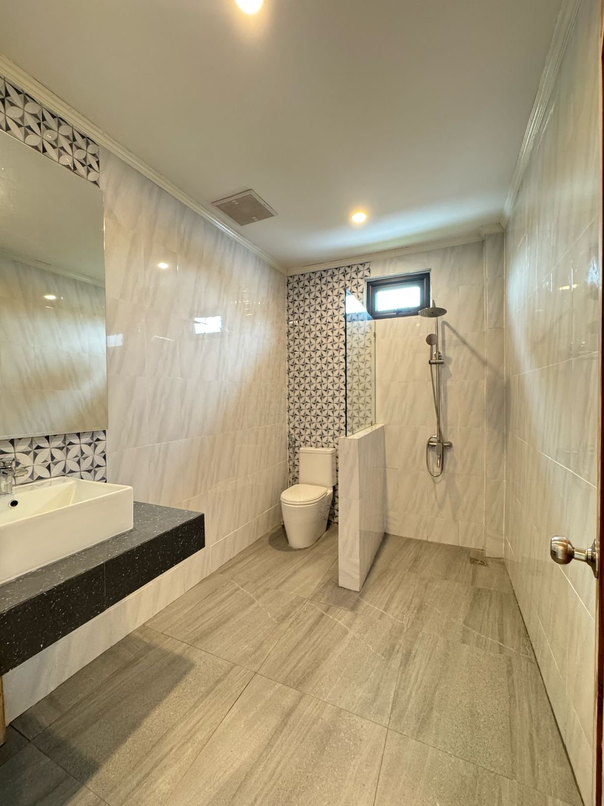 6391-Stylish 4-Bedroom House for Rent in Nonghai – Close to Kiettisack International School (KIS), Vientiane