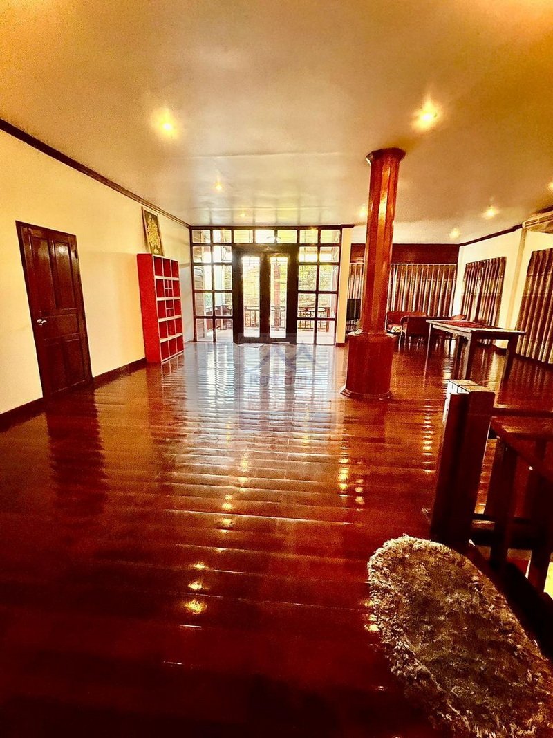 6384-Charming Lao-Style House for Rent Near ITECC Trading Center in Xaysettha District