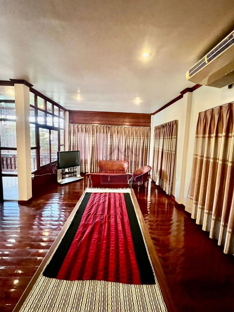 6384-Charming Lao-Style House for Rent Near ITECC Trading Center in Xaysettha District