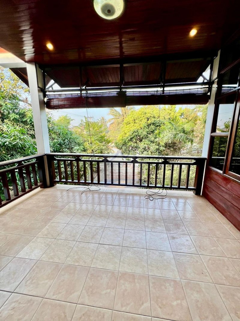6384-Charming Lao-Style House for Rent Near ITECC Trading Center in Xaysettha District