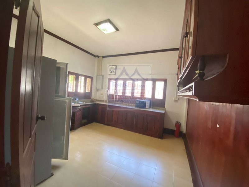 800