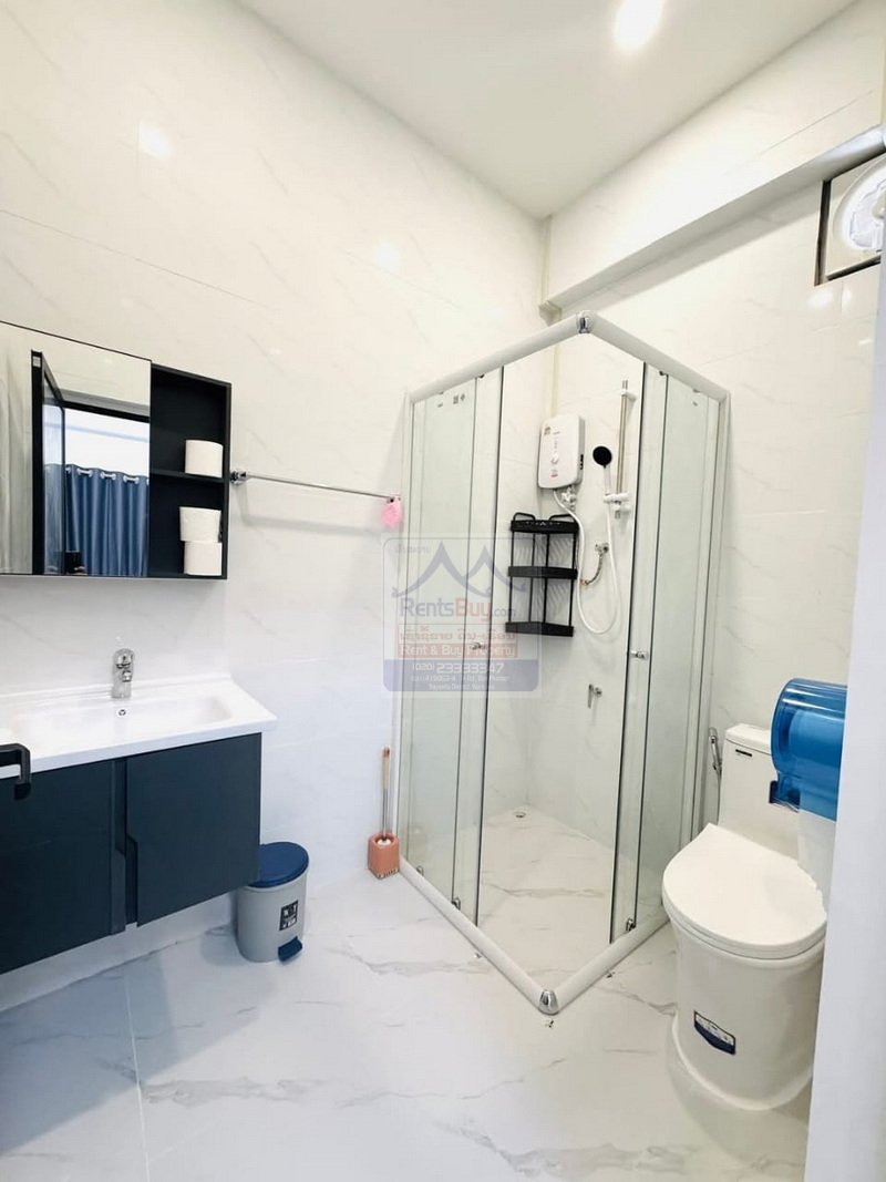 Houserent02 6446-Your Vientiane House: Newly Renovated Near Patuxay Park – Experience Modern City Living!