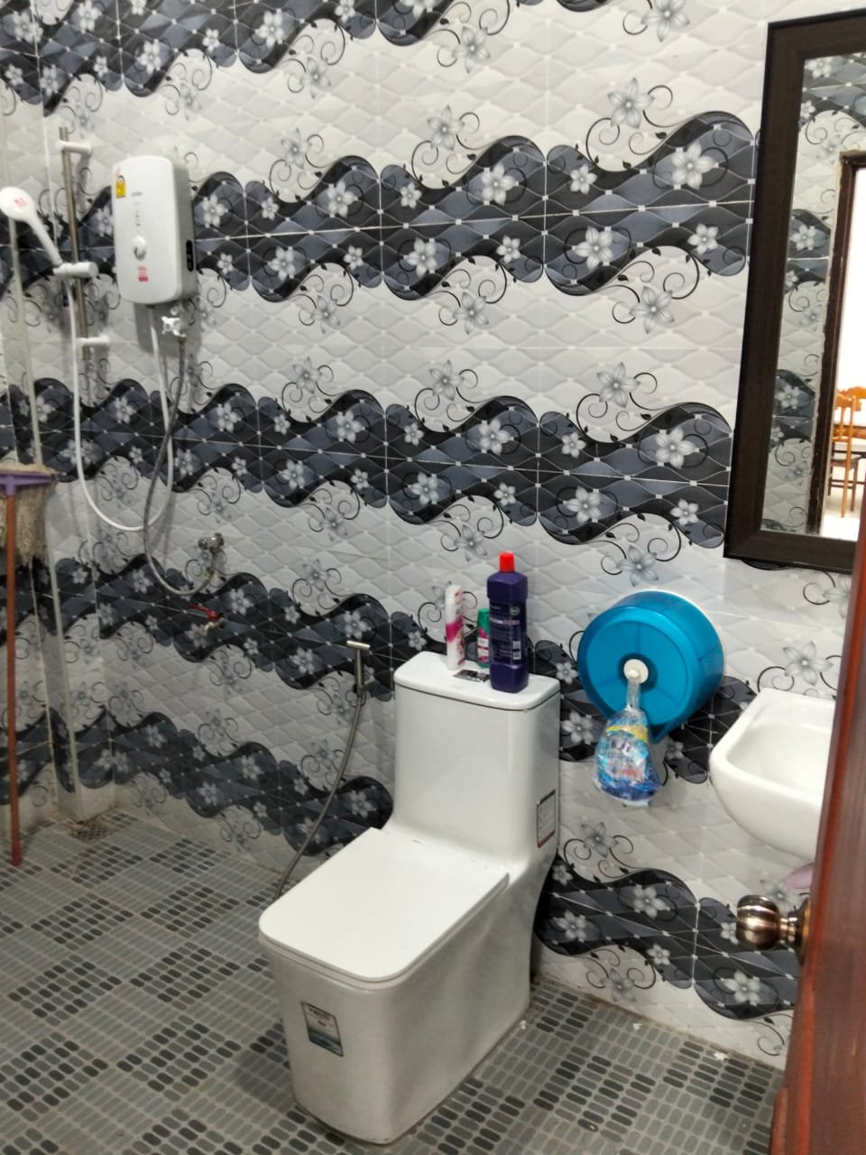 6448-Modern Living Made Easy: House Rentals Close to ITECC Shopping Zone